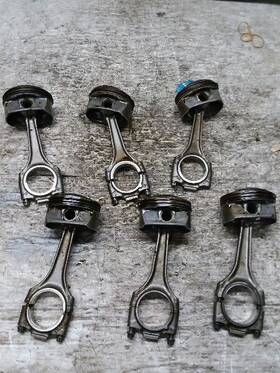 304.po1u15 Porsche 2015 Piston Panamera 70210