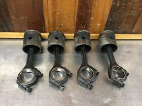 Kt1205 Triumph 210458/2 Spitfire Mkii 62-70 Original Piston Connecting Rod Set. Used.